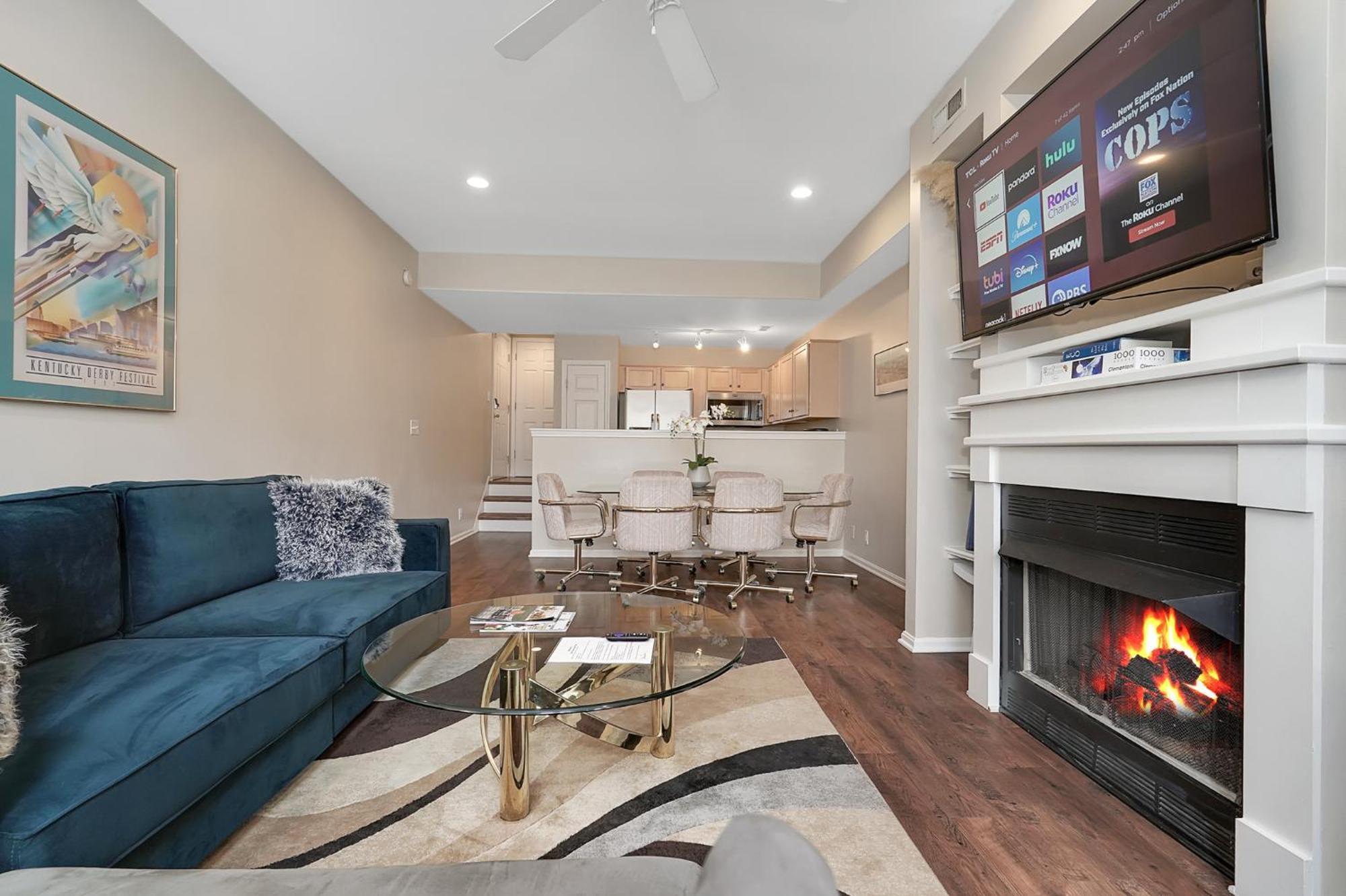 Lux Townhouse, Walk To All, Sleeps 6 Adults Louisville Kültér fotó