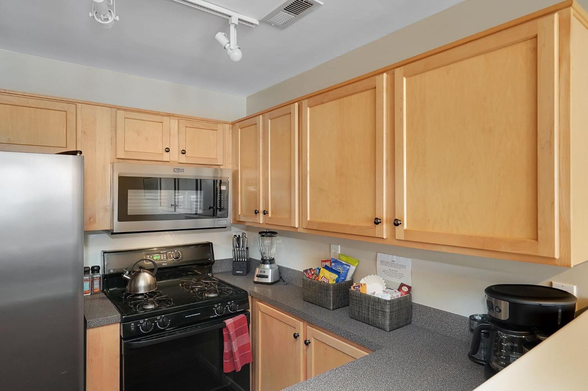 Lux Townhouse, Walk To All, Sleeps 6 Adults Louisville Kültér fotó