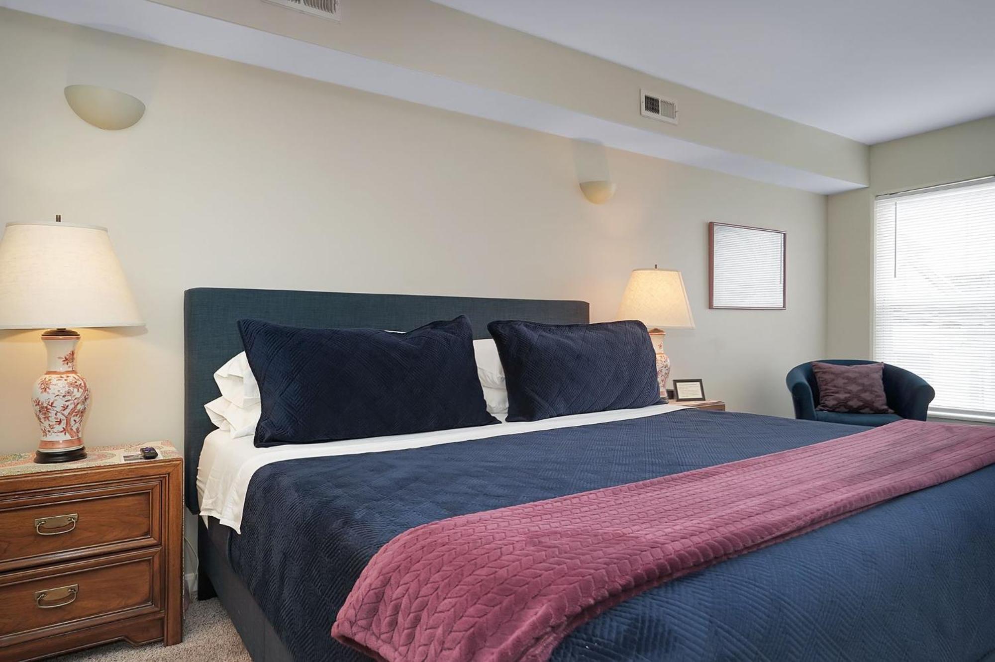 Lux Townhouse, Walk To All, Sleeps 6 Adults Louisville Kültér fotó