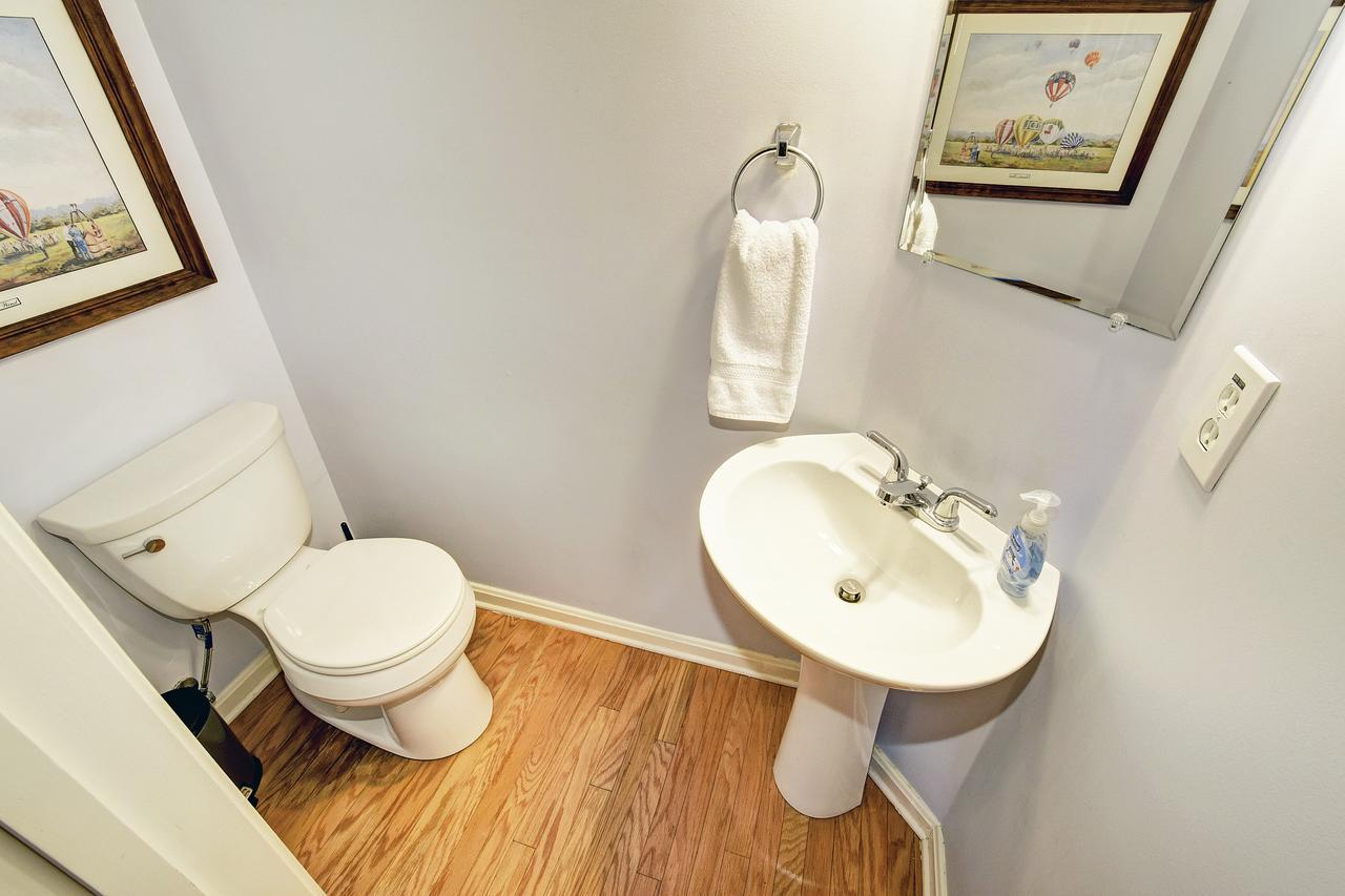 Lux Townhouse, Walk To All, Sleeps 6 Adults Louisville Kültér fotó